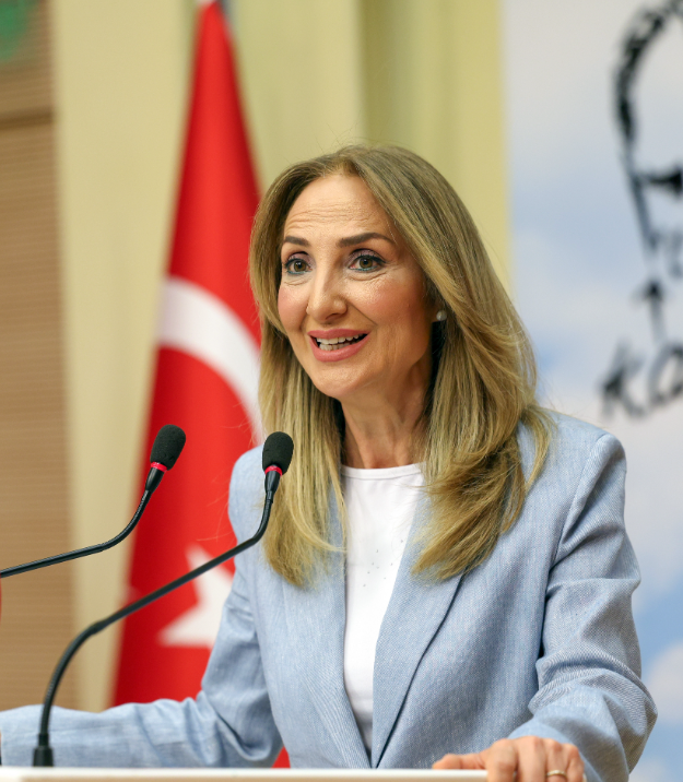 Aylin Nazlıaka:"Bakanlık soyadı düzenlemesiyle ilgili yeniden bir değerlendirme yapacak"